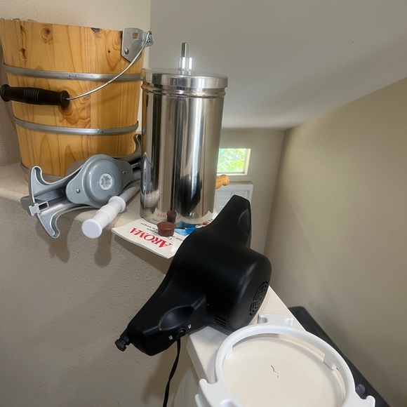 Aroma‎ ice cream maker model AIC-305EM 5 Quart - Picture 5 of 16